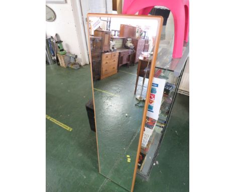 LONG RECTANGULAR WALL MIRROR WITH LIGHT WOOD MOUNTING.