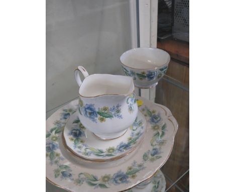 DUCHESS RHAPSODY PART TEA SERVICE