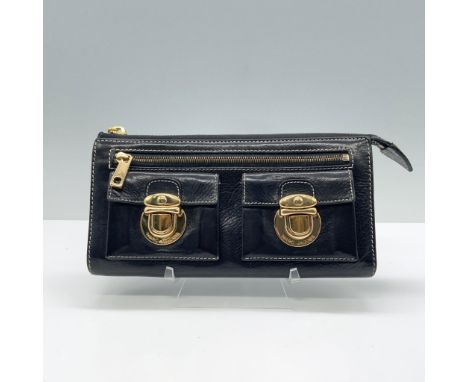 Black leather with contrast white stitching, complemented by gold hardware. It includes two front flap pockets with signature