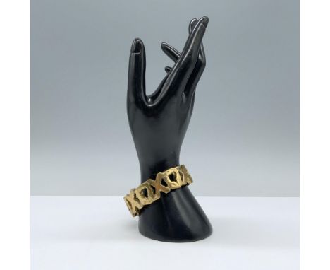 A striking blend of subtle elegance and bold design, this hand-cast chunky bronze bracelet showcases the timeless XOXO motif 