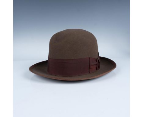 Brown wool felt, open crown hat with stitched ribbon rolled brim. Black hat box with buckle closure has hat sizer inside to m