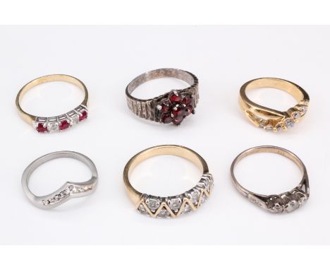 A quantity of vintage silver and contemporary costume jewellery rings