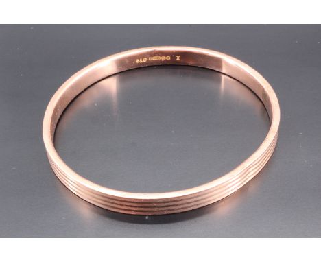 A rose gold bangle, of hollow rectangular form and having bands of engraved parallel lines, Birmingham, 1924, 10.49 g, approx