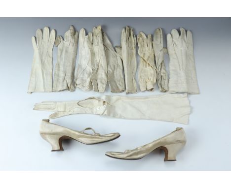 A small quantity of vintage ladies' gloves together with a pair of T. Elliot &amp; Sons lady's heels