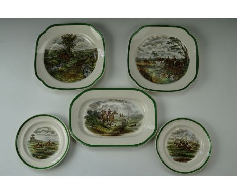 Five items of Copeland Spode hunt dinnerware