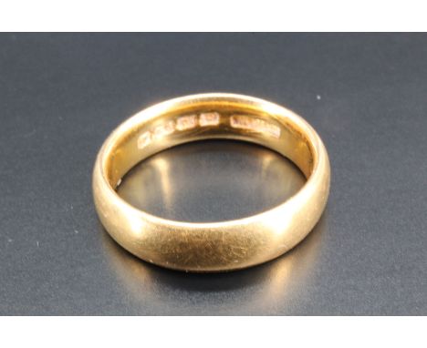 A vintage 22 ct gold wedding band, L, 6.3 g