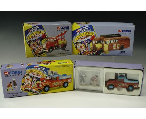 Three Corgi Classics "Chipperfields Circus"; AEC Regal living quarters 97022, Scammell Highwayman with crane 97886, Land Rove