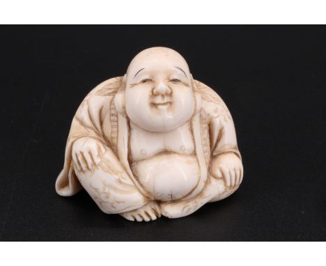 A Japanese ivory netsuke of Hotei, 3 cm