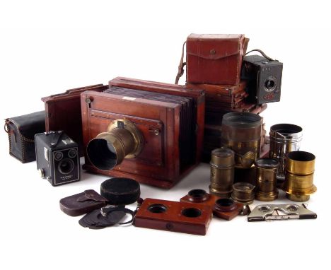 ADDITIONAL CONDITION REPORT INFORMATION SEE BOTTOM OF DESCRIPTION  W. Morley mahogany and brass camera, with two plate backs 