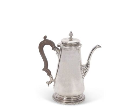 An Elizabeth II silver coffee pot in George I style, of tapering cylindrical form having a slight domed hinged lid with urn f