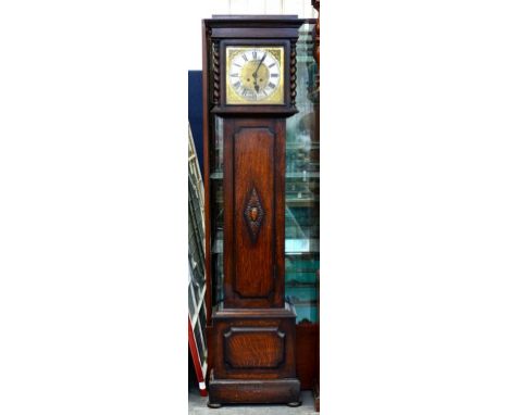 AN OAK LONGCASE CLOCK IN EARLY 18TH C ENGLISH STYLE, THE BRASS DIAL WITH MATTED CENTRE AND EMBOSSED SPANDRELS, THE MOVEMENT C