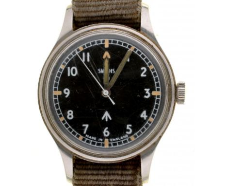A SMITH'S MILITARY ISSUE AUTOMATIC GENTLEMAN'S WRISTWATCH, CASE BACK MARKED W10/6645-99-961-4045, BROAD ARROW AND 8226/68, 36