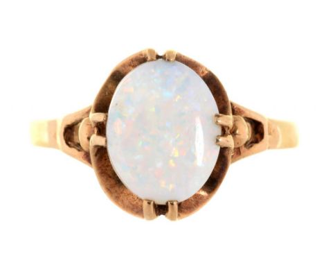 AN OPAL RING IN 9CT GOLD, SHEFFIELD 1977, 2.5G, SIZE P++GOOD CONDITION 