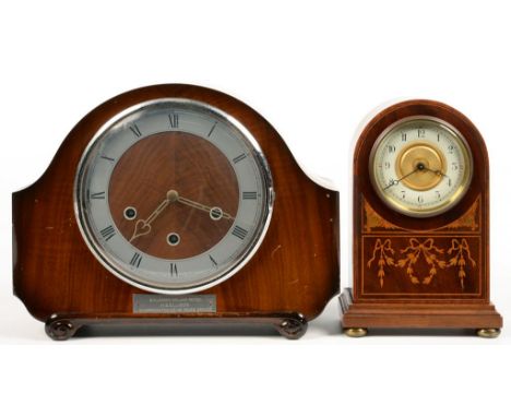 AN INLAID MAHOGANY MANTEL TIMEPIECE, THE FRENCH MOVEMENT WITH ENAMEL CHAPTER RING, 22.5CM H, C1905 AND A LATER MANTEL CLOCK 