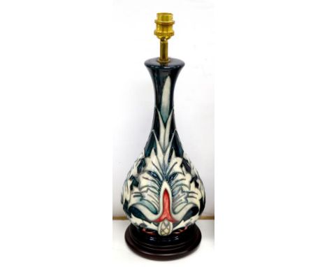 A MOORCROFT TABLE LAMP, 32CM H EXCLUDING FITMENT 