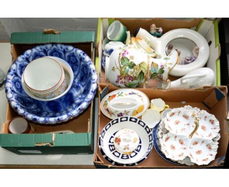 A FLOW BLUE EATON PATTERN CHAMBER SET, BASIN 43CM DIAM, C1900 AND MISCELLANEOUS CERAMICS 