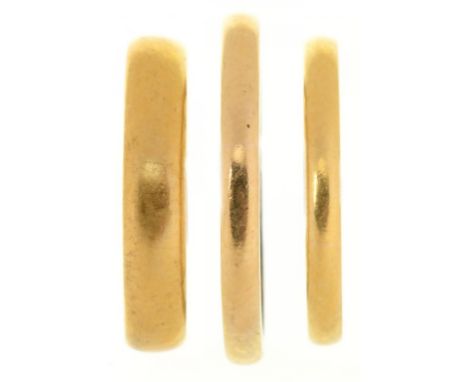 THREE 22CT GOLD WEDDING RINGS, 9.5G, SIZES I, K, M++BUILD UP OF DIRT AND GRIME TO ONE RING 