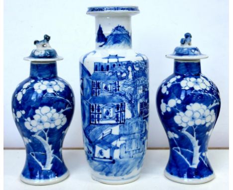 A CHINESE BLUE AND WHITE ROULEAU VASE, 25.5CM  H, QIANLONG MARK, 19TH C AND A PAIR OF CHINESE BLUE AND WHITE BALUSTER VASES P