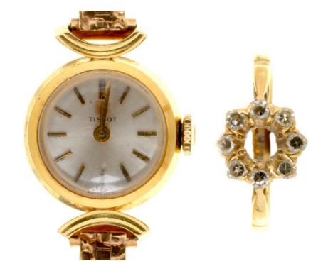 A TISSOT 9CT GOLD LADY'S WRISTWATCH, WITH 9CT GOLD BRACELET, 17 MM D, 15.8G AND A DIAMOND CLUSTER RING IN GOLD, MARKED 18CT, 