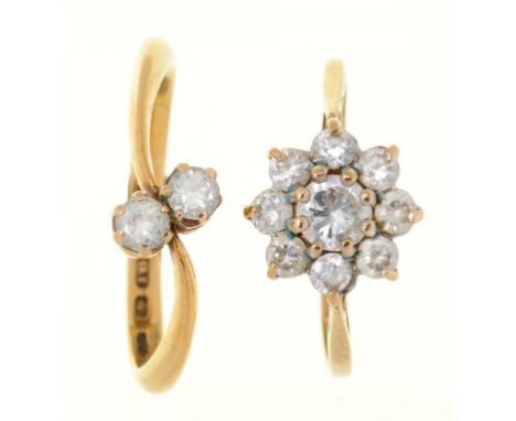 A GEM SET RING IN 18CT GOLD, CHESTER 1905, 2.1G AND A GEM SET CLUSTER RING IN 9CT GOLD, 1.15G, SIZES J, K++CLUSTER HOOP MISSH