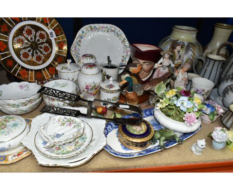 A QUANTITY OF CERAMICS, comprising a Denby 'Studio' coffee pot, milk jug, sugar bowl, egg cup, six cups and six saucers, a La