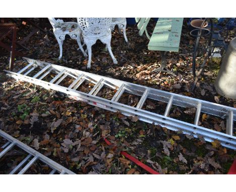 AN ABRU ALUMINIUM DOUBLE EXTENSION LADDER, extended length 5m x closed length 2.86m