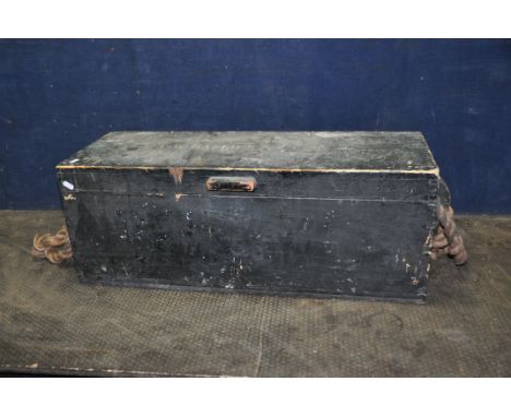 A VINTAGE WOODEN CARPENTERS TOOLBOX with rope handles, inner lift out tray width 82cm depth 30cm height 31cm (Condition Repor