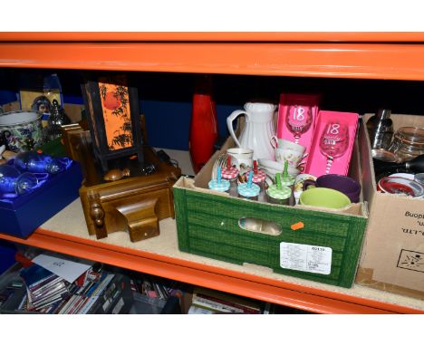 THREE BOXES AND LOOSE CERAMICS, to include two Bossons 'Raccoons' chalk wall plaques, Emma Bridgewater mug, a wooden Maxim's 