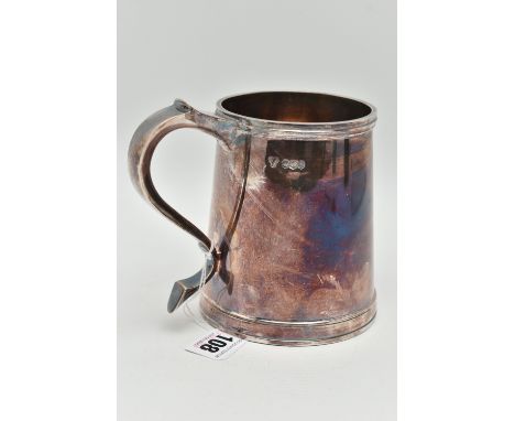 AN ELIZABETH II SILVER TANKARD OF CONICAL FORM, S scroll handle, plain surface, makers Sterling Silverware Ltd, Sheffield 197