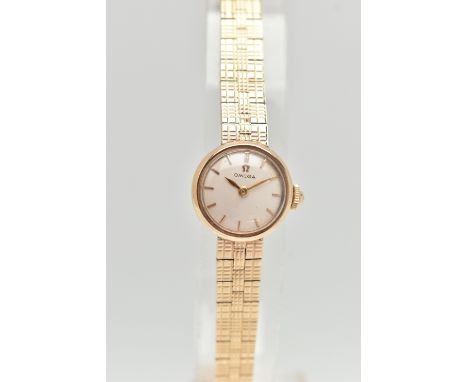 A LADIES 9CT GOLD 'OMEGA' WRISTWATCH, manual wind, round silvered dial signed 'Omega', baton markers, gold tone hands, within