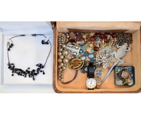 Collection of various costume jewellery etc contained in a vintage leather jewellery case   Condition: 