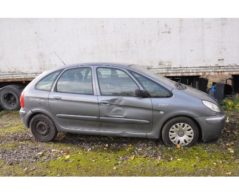 A 2004 CITROEN XSARA DESIRE IN GREY, 1600cc petrol engine 5 speed manual gearbox spares or repairs, non starter Registration 