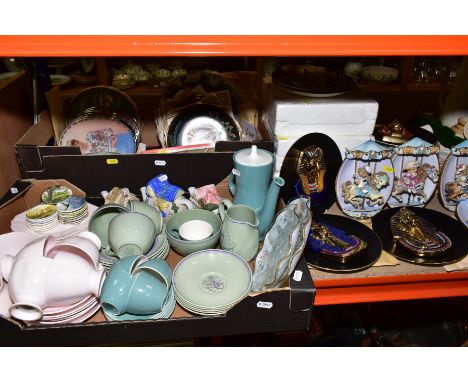 TWO BOXES OF COLLECTORS PLATES, POOLE, SPODE AND TUSCAN TEA WARES, novelty cottage tea pots, two glass plates, sugar craft fl