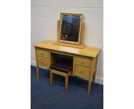 A WILLIS AND GAMBIER LIGHT SOLID OAK DRESSING TABLE, with four drawers, width 126cm x depth 48cm x height 79cm, with a separa