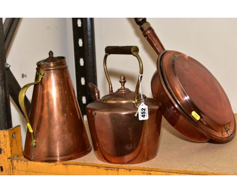 A VICTORIAN COPPER KETTLE, a 19th Century copper warming pan on a turned wooden handle and an Edwardian copper hot water ewer