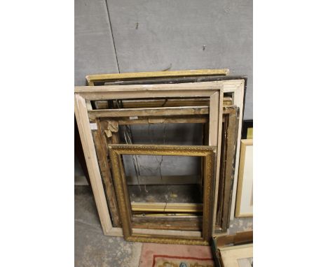 A SELECTION OF VINTAGE PICTURE FRAMES 
