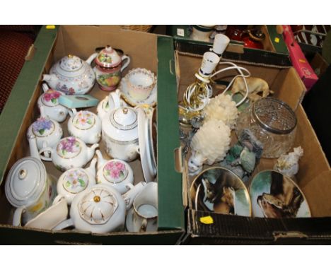 A TRAY OF CERAMIC TEA POTS TOGETHER WITH A TRAY OF CERAMICS AND GLASS ETC