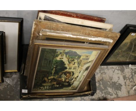 A TRAY OF VINTAGE PICTURE FRAMES 