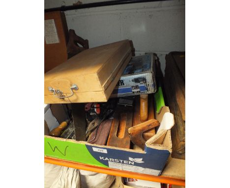 A BOX OF TOOLS TO INCLUDE POWER DRILLS, PLANES A VINTAGE HANGING CEILING LAMP & A VINTAGE FOOT PUMP ETC