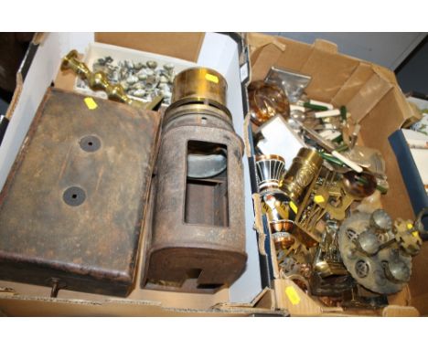 TWO TRAYS OF METALWARE TO INCLUDE ART DECO STAIR ROD FINIALS, FLATWARE, MAGIC LANTERN ETC