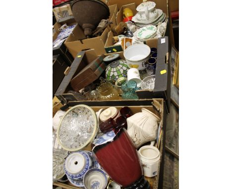 THREE TRAYS OF CERAMICS AND GLASSWARE TO INCLUDE A TIFFANY STYLE LAMP SHADE, CARLTONWARE ROUGE ROYALE ETC.