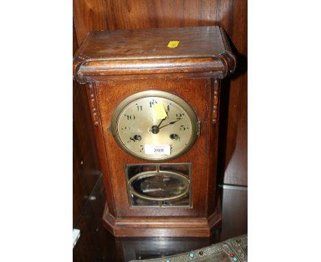 A VINTAGE OAK MANTEL CLOCK 