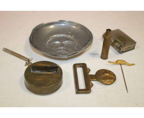 A SELECTION OF METALWARE ETC TO INCLUDE A SNUFF BOX