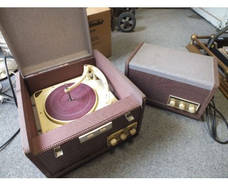 A VINTAGE 'COLLORO CONQUEST' RECORD PLAYER & MATCHING SPEAKER