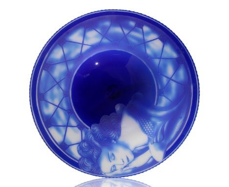A UNIQUE ONE-OFF BLUE OVER WHITE ENGRAVED GLASS CENTREPIECE BY STEVE BRADLEY inspired by the photographs of E.O. Hoppe (1878-