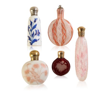 A GROUP OF FIVE SCENT AND SNUFF BOTTLES comprising: A floral decorated porcelain scent bottle, with a cork lined plated screw