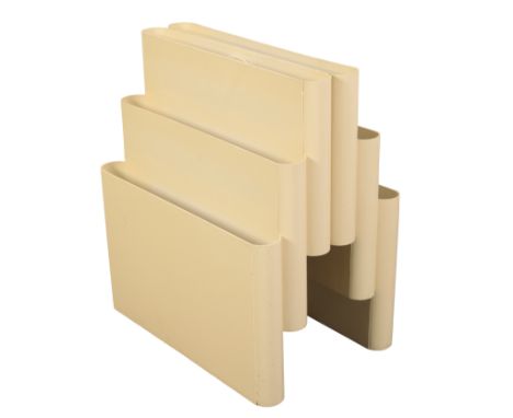 GIOTTO STOPPINO (1926-2011) FOR KARTELL: A MODEL 4675 MOULDED PLASTIC MAGAZINE RACK circa 1972, moulded manufacturer's marks 
