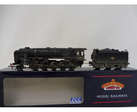 A boxed Bachmann Branch Line 2-10-0 Standard 92185 BR Black, weathered.