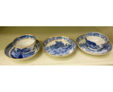 Late 18thC porcelain teaware, similarly decorated in blue and white with lustre with Chinese building in garden settings, viz