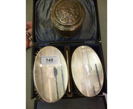A pair of Edwardian silver backed clothes brushes with engine turned decoration  Birmingham 1902  boxed; and an early 20thC P